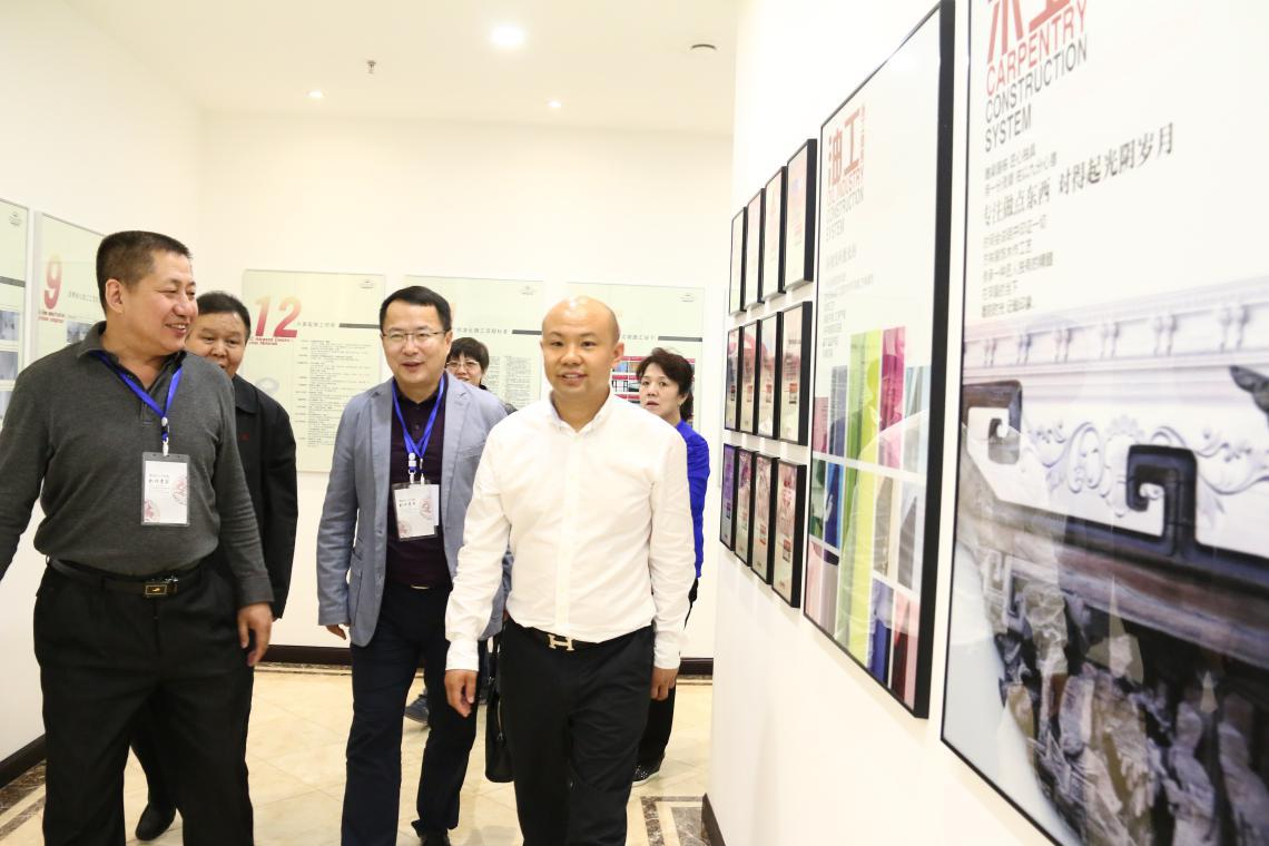 方林集團(tuán)董事長(zhǎng)王水林陪同皇姑區(qū)人大代表參觀方林家居體驗(yàn)館